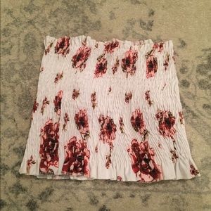 Woman’s floral tube top